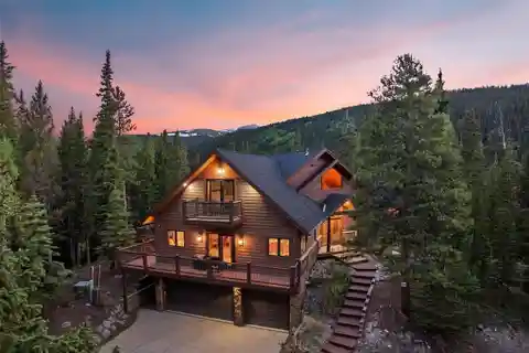 Exceptional Red Mountain Estate