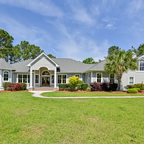 EXTRAORDINARY RESIDENCE ON TWO INTEGRATED HOMESITES