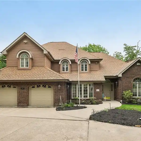 SPACIOUS HAVEN WITH LUXURY GARAGE