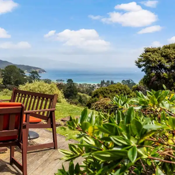 SUBSTANTIAL FAMILY RETREAT WITH STUNNING VIEWS