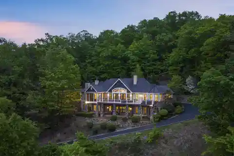 Mountain Estate with Awe-inspiring Views