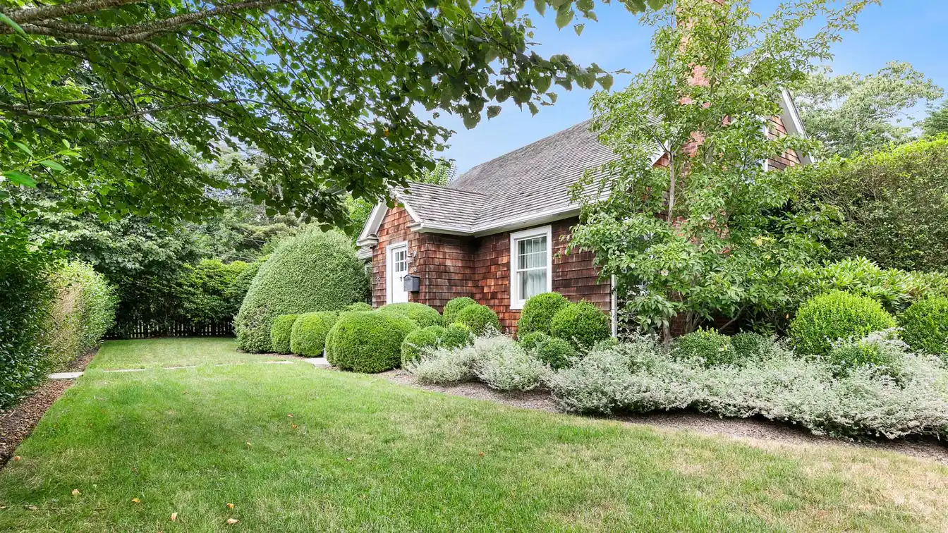 Exceptionally Convenient East Hampton Cottage for Rent
