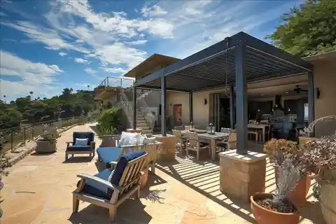 New Contemporary Home with Unbeatable Views