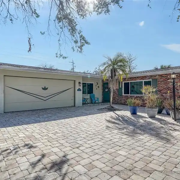 CHARMING BRICK HOME IN DESIRABLE SIESTA ISLES