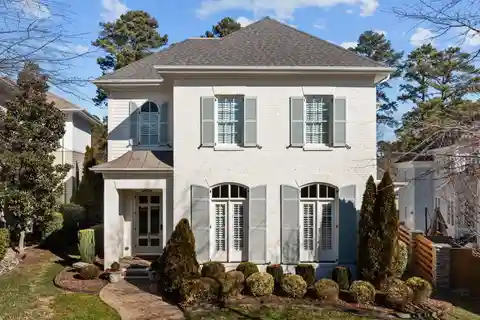 Exceptional Custom-Built Home in a Luxurious Neighborhood
