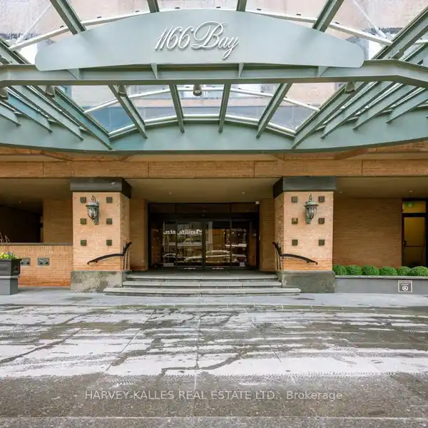 UPPER-FLOOR ELEGANCE IN PRESTIGIOUS YORKVILLE TOWER