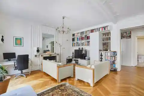 Spacious South-Facing Apartment in Historic Building
