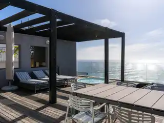 Contemporary Luxury Home with Expansive Views