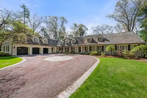 Private Retreat Along the Picturesque Charles River
