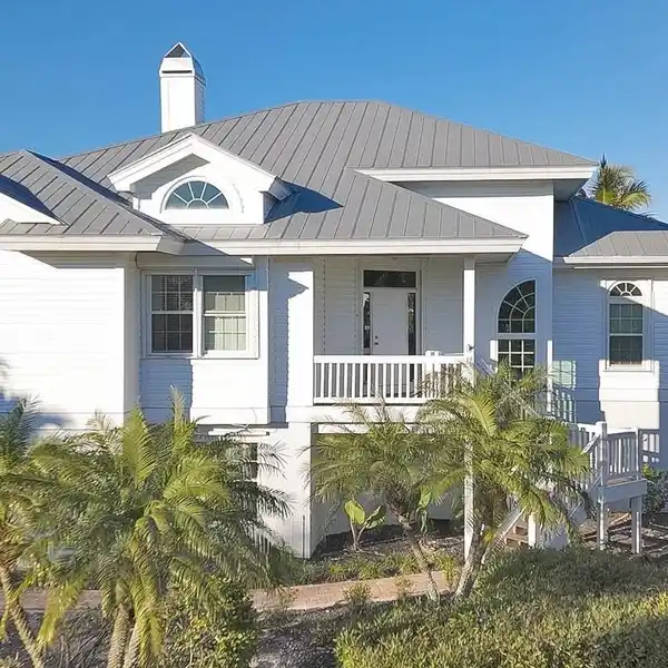LOVELY HOME IN CALOOSA SHORES