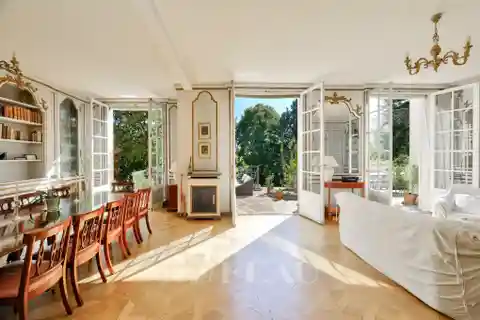 Elegant Property in Sought-After Montretout