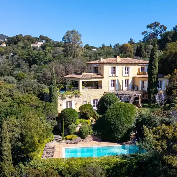 SPECTACULAR SEVEN BEDROOM VILLA