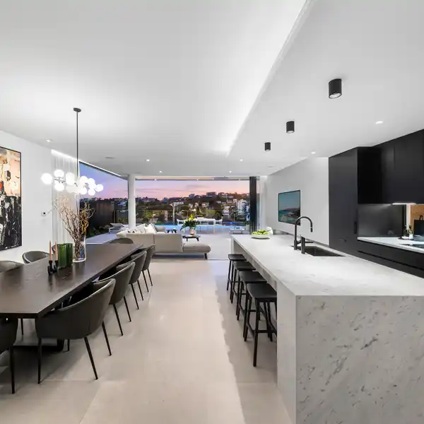 A WORLD-CLASS STATEMENT IN DESIGNER LUXURY LIVING AND SPECTACULAR ENTERTAINING