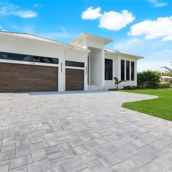 MODERN LUXURY WITH TIMELESS CRAFTSMANSHIP