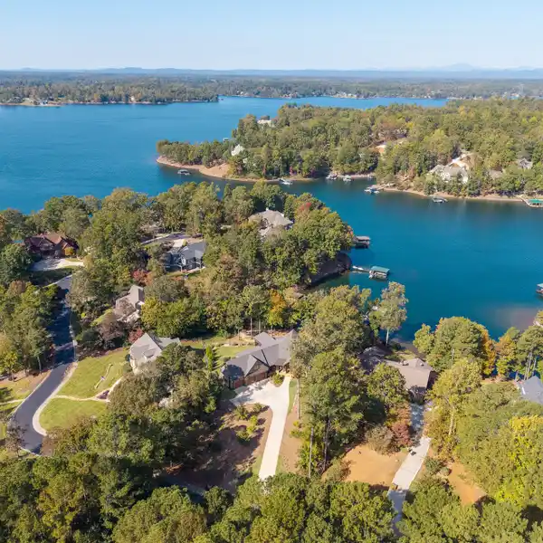 ARTISAN LAKEFRONT HAVEN