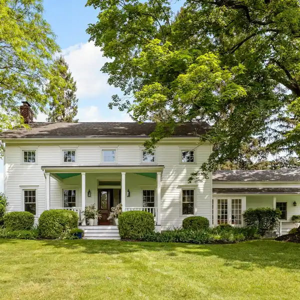 QUINTESSENTIAL HUDSON VALLEY FARMHOUSE