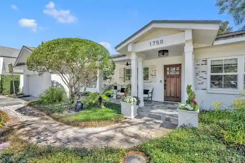 Expertly Renovated Abode in Timberlane Shores