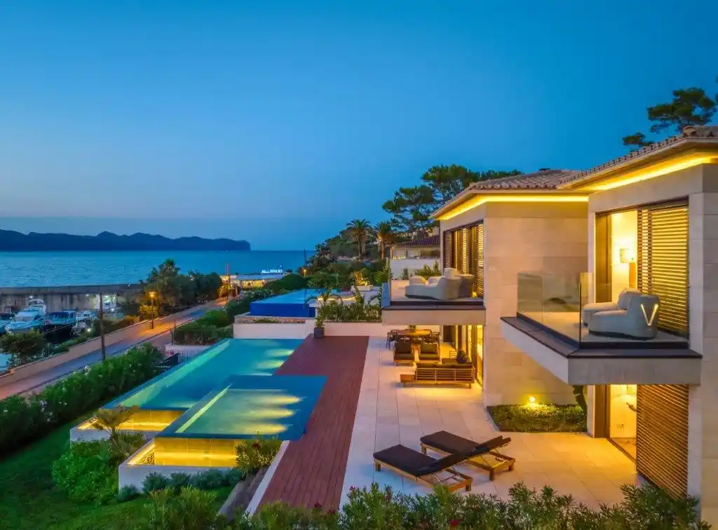 Luxury Villa Right on the Port of Bon Aire