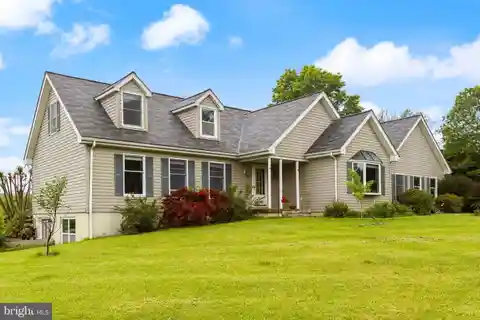 Farm-Ready Retreat with Modern Comforts