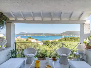 Spectacular Residence with Sparkling Bay Views