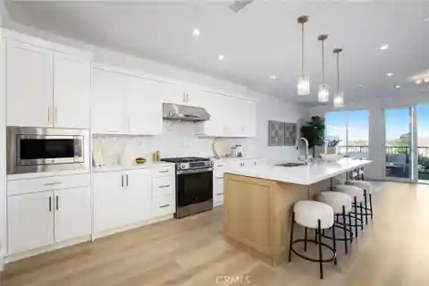 Elegant Residence with Designer Kitchen and Wine Captain