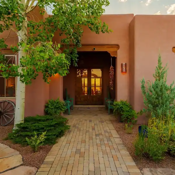 TIMELESS SANTA FE ELEGANCE IN LAS CAMPANAS
