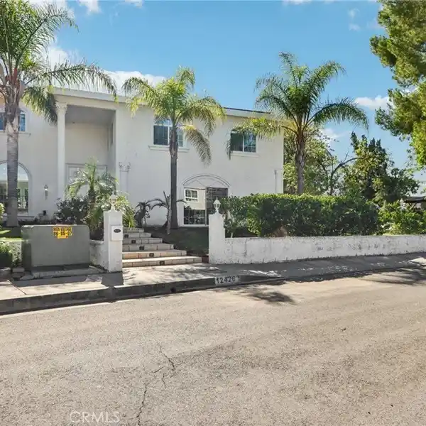 GRAND VILLA ON RARE DOUBLE LOT