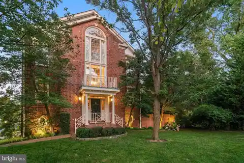 Beautifully Updated All-brick End-unit Townhouse