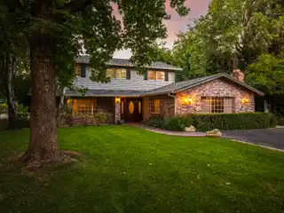 Country Living with Convenient Access to Town