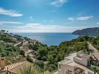 Exclusive and Modern Villa with Spectacular Sea Views