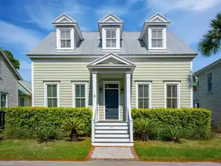 Charming Home in Desirable I'on