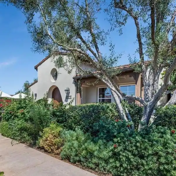 CHARMING SINGLE-LEVEL CASITA