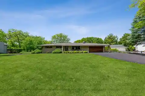 3.5-Acre Kennedy-Style Compound Near Metra
