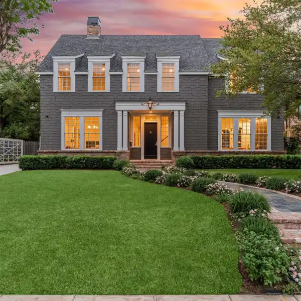 REMARKABLE RIVER OAKS RESIDENCE