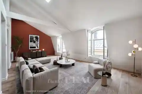 Elegant Triplex with Parking in Quiet Residence