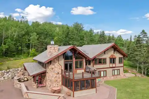 Stunning Lodge-Style Home in Lutsen