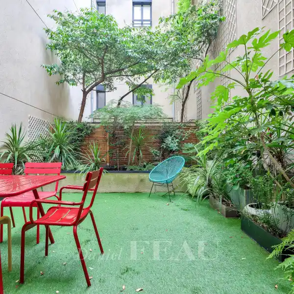 SOUTH-FACING TERRACE WITH PRIVATE GARDEN OASIS