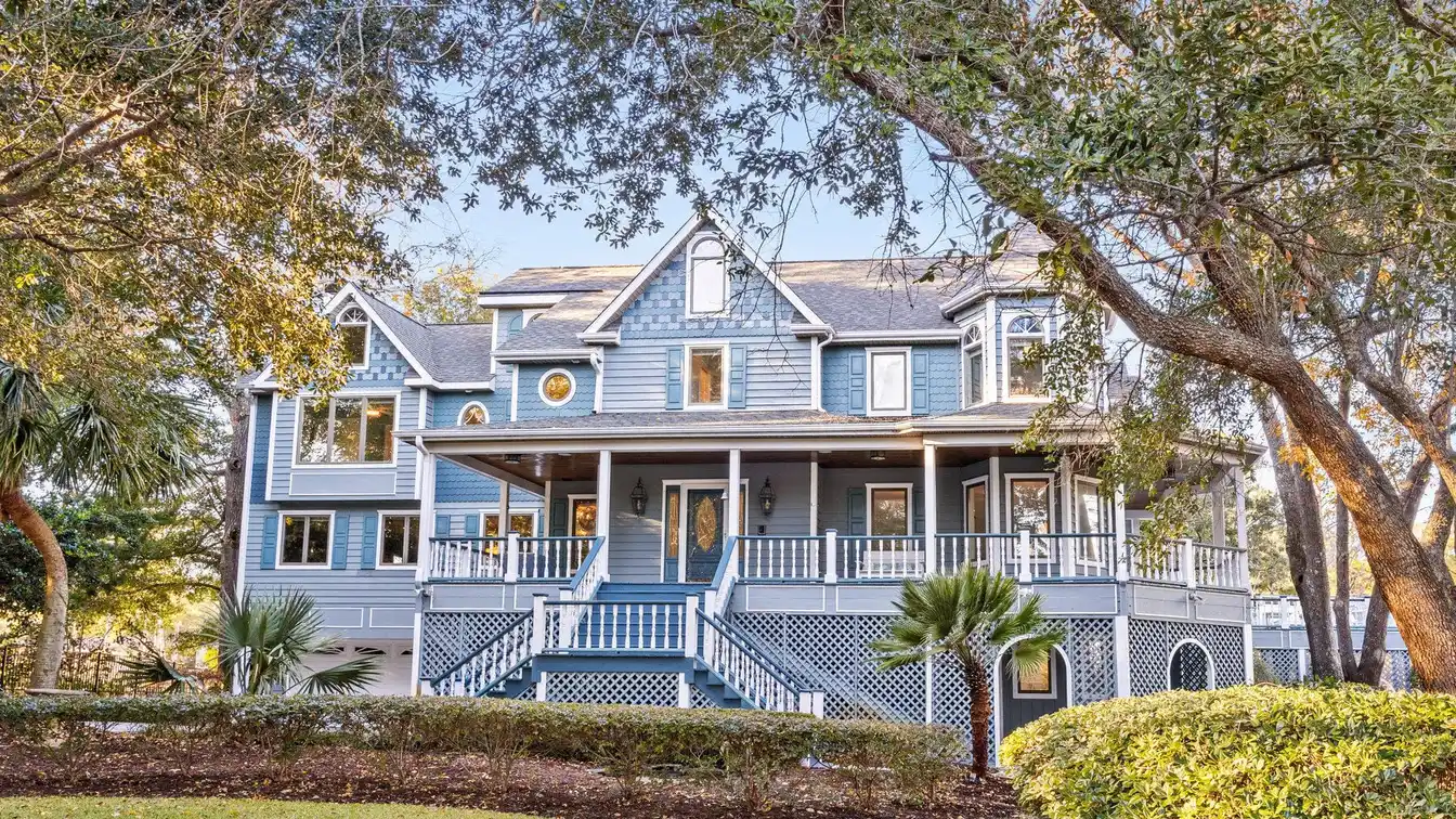 Spacious Coastal Home Overlooking Everette Creek and the Intracoastal Waterway