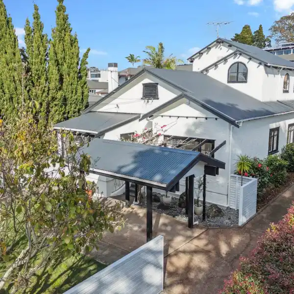 STUNNINGLY UPDATED 1940'S HOUSE