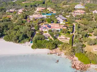 Beachfront Row House in Porto Istana