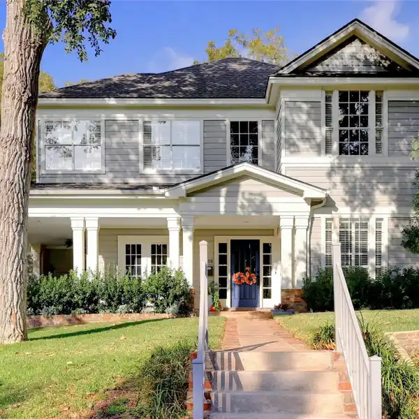 MODERN COMFORTS WITH HISTORICAL APPEAL IN JUDGE'S HILL