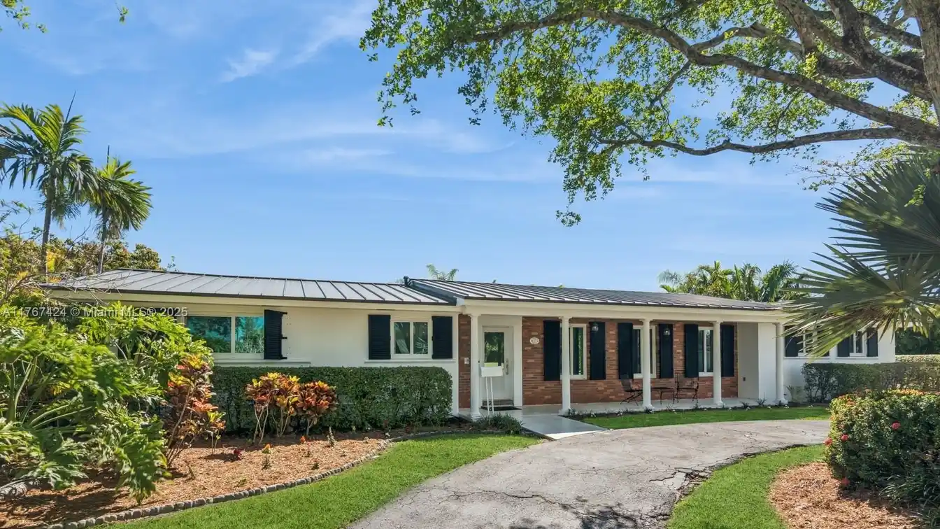 Fully Updated Home Near Coral Reef Park
