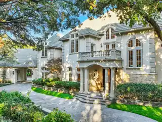 Exquisite Estate on Prestigious Wyck Hill Lane