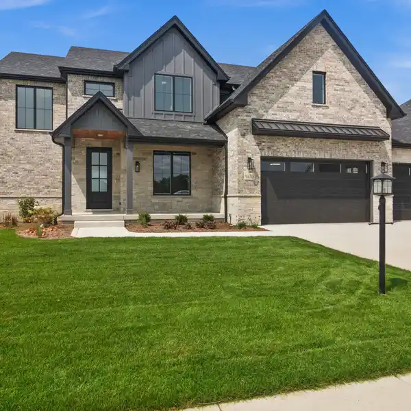 ADORABLE NEW MODERN FARMHOUSE