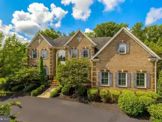 Bold and Beautiful Turnkey Residence