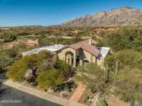 UPDATED SINGLE-LEVEL CONTEMPORARY HOME IN VENTANA CANYON