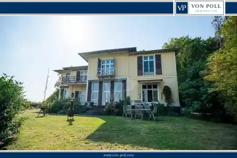 Stately Villa with Spacious Park