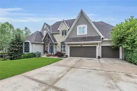 Luxury Living at the 13th Tee with Wine Cellar