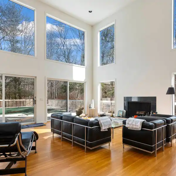 BRIGHT AND OPEN CONTEMPORARY HOME FOR RENT