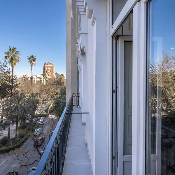 UNIQUE APARTMENT IN A CLASSIC BUILDING